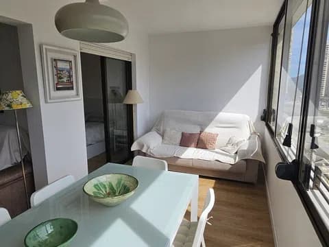 Piso con terraza y piscina climatizada en Pueblo Levante
